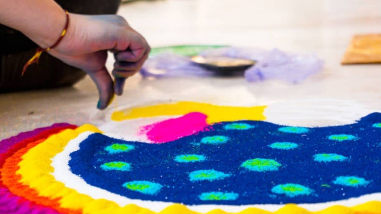 Holi 2022: দোলের দিন এই বাস্তু প্রতিকারগুলি মেনে চলুন! দূর হবে অর্থ সমস্যাও