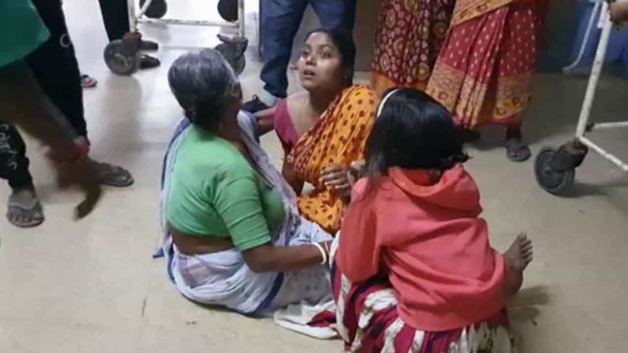Nadia Road Accident: মাঠে মেয়েকে সাইকেল চালানো শেখাচ্ছিলেন বাবা, গাড়ি চালানো শিখছিলেন 'দাদা', বাবা-মেয়ের ভয়ানক পরিণতিতে স্তব্ধ পাড়া Nadia Road Accident: মাঠে মেয়েকে সাইকেল চালানো শেখাচ্ছিলেন বাবা, গাড়ি চালানো শিখছিলেন 'দাদা', বাবা-মেয়ের ভয়ানক পরিণতিতে স্তব্ধ পাড়া