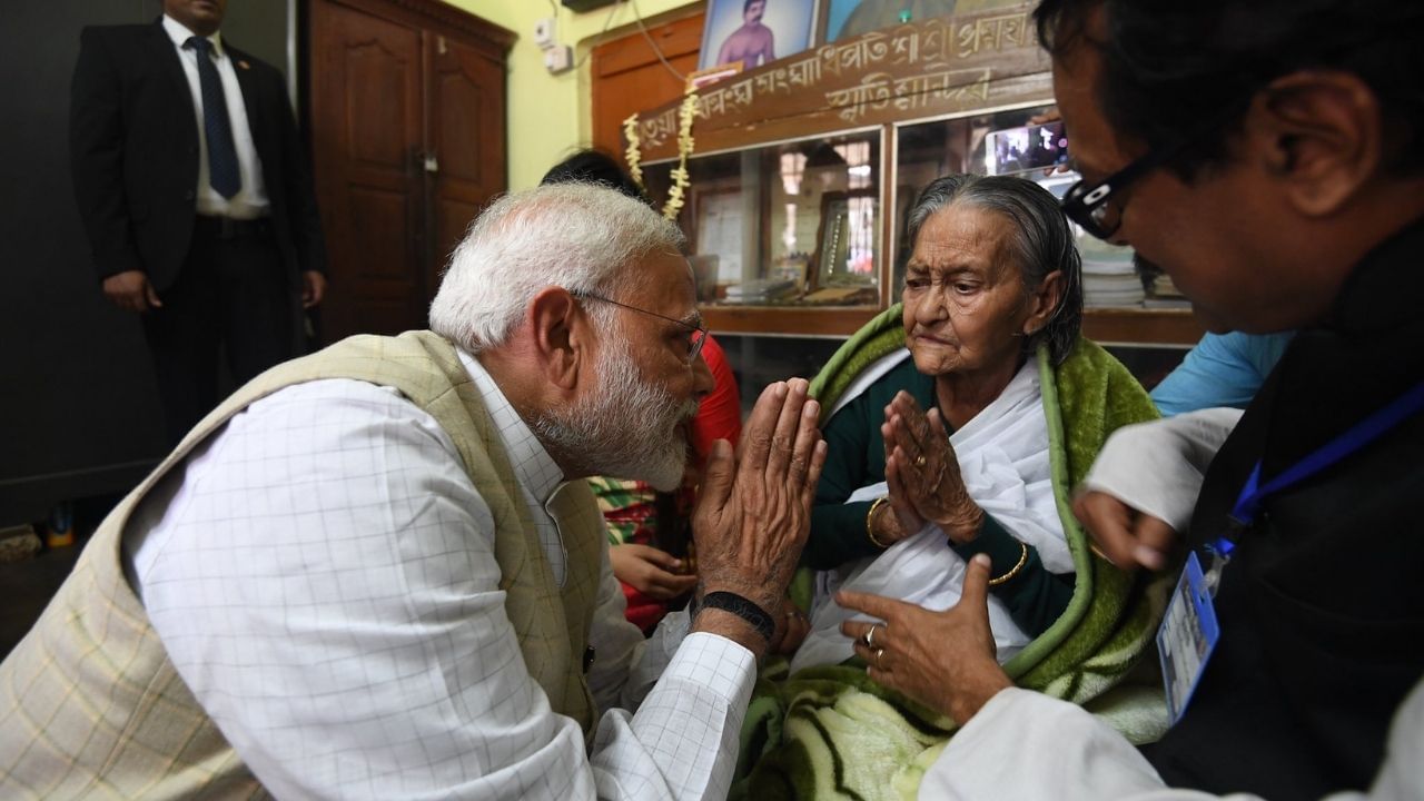 Narendra Modi: মতুয়া মেলায় ভাষণের আগে বড় মা-র সঙ্গে ছবি শেয়ার, পুরানো স্মৃতি রোমন্থন নমোর