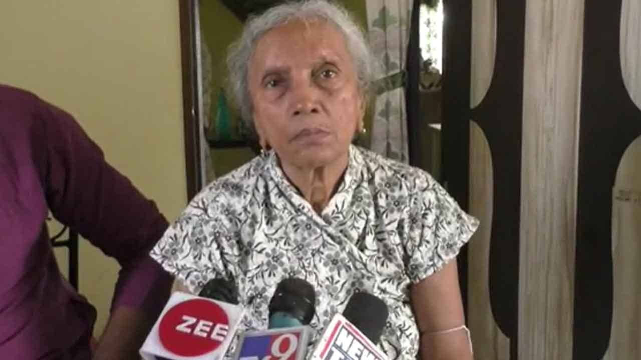 Cyber Crime: পেনশনের টাকাতেই ক্যানসারের চিকিৎসা, সাইবার প্রতারণায় সর্বস্ব খুইয়ে ছলছল ধূসর দুচোখ