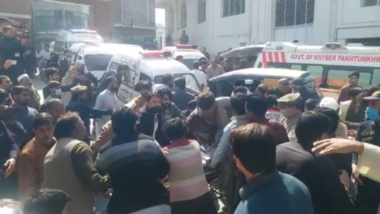 Bomb Blast in Peshawar Pakistan: পাকিস্তানে আত্মঘাতী জঙ্গি হানা, পেশোয়ারের মসজিদে ভয়বাহ বিস্ফোরণ, মৃত ৩০