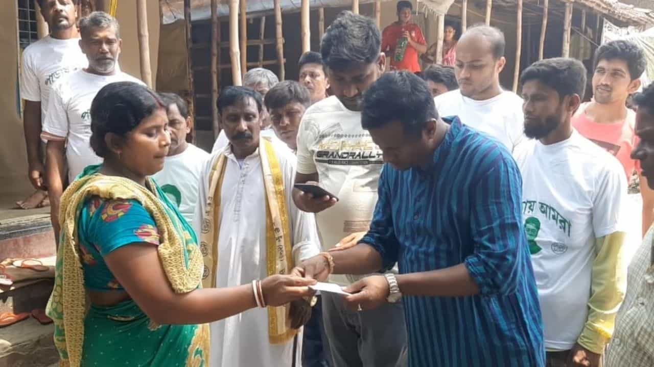 Diamond Harbour: তৃণমূলের নতুন কর্মসূচি 'পাড়ায় আমরা', কারা সুবিধা পাবেন জানেন? Diamond Harbour: তৃণমূলের নতুন কর্মসূচি 'পাড়ায় আমরা', কারা সুবিধা পাবেন জানেন?