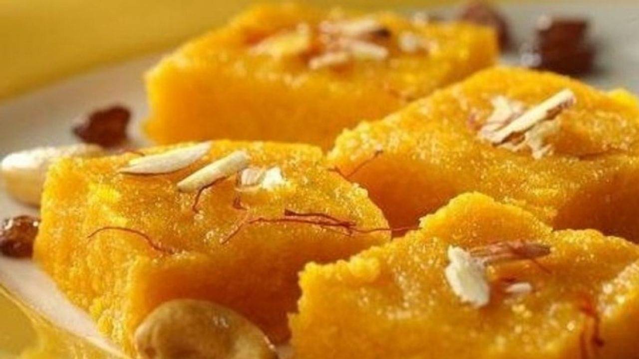 Special Recipe: রঙিন উত্সবে রঙিন মিষ্টি! স্বাদ বদলাতে বাড়িতেই বানান অসাধারণ স্বাদের আনারস বরফি