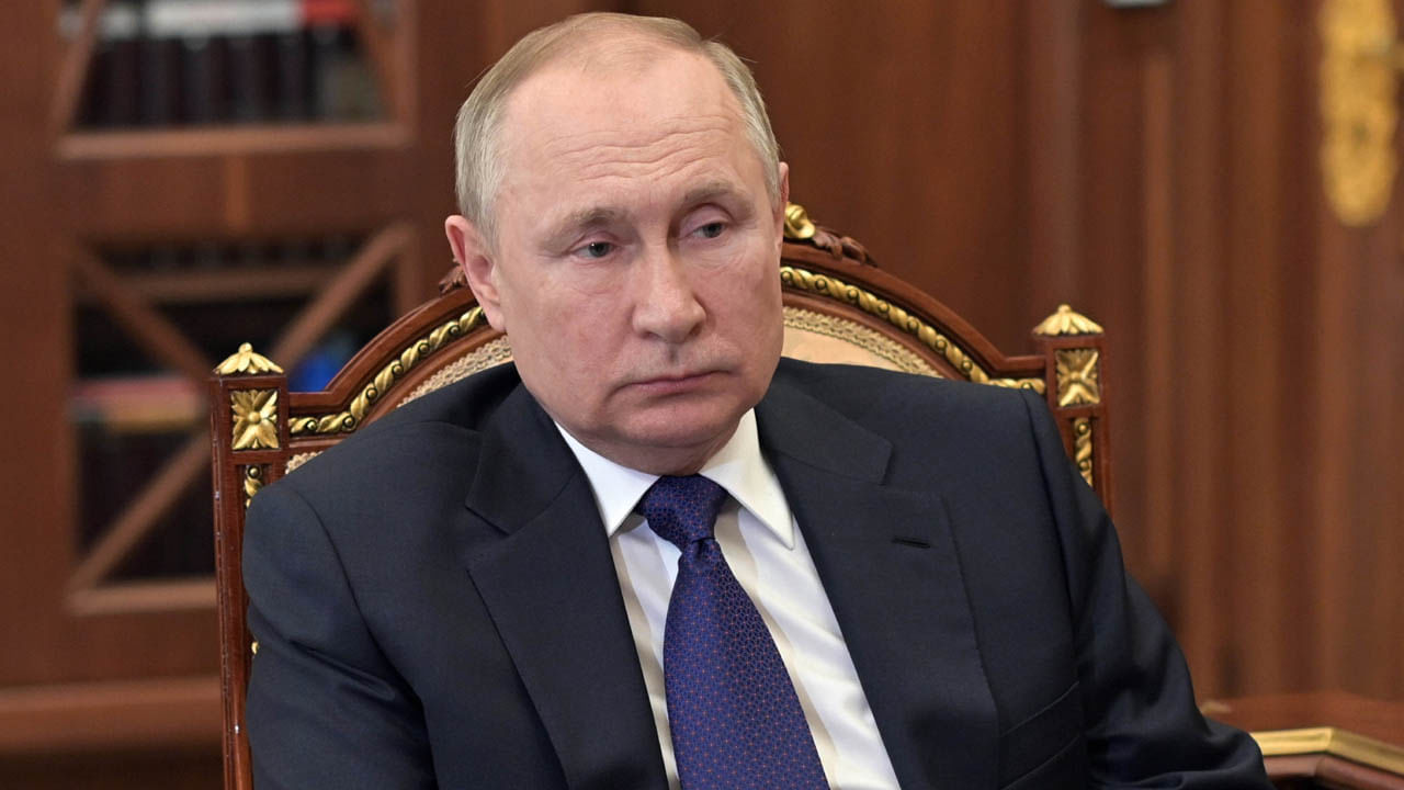 Vladimir Putin : ‘আঙ্কেল’ পুতিনকে কাজাখস্তান দখলের ‘আহ্বান’, চাকরি খোয়ালেন রেডিয়ো সঞ্চালক