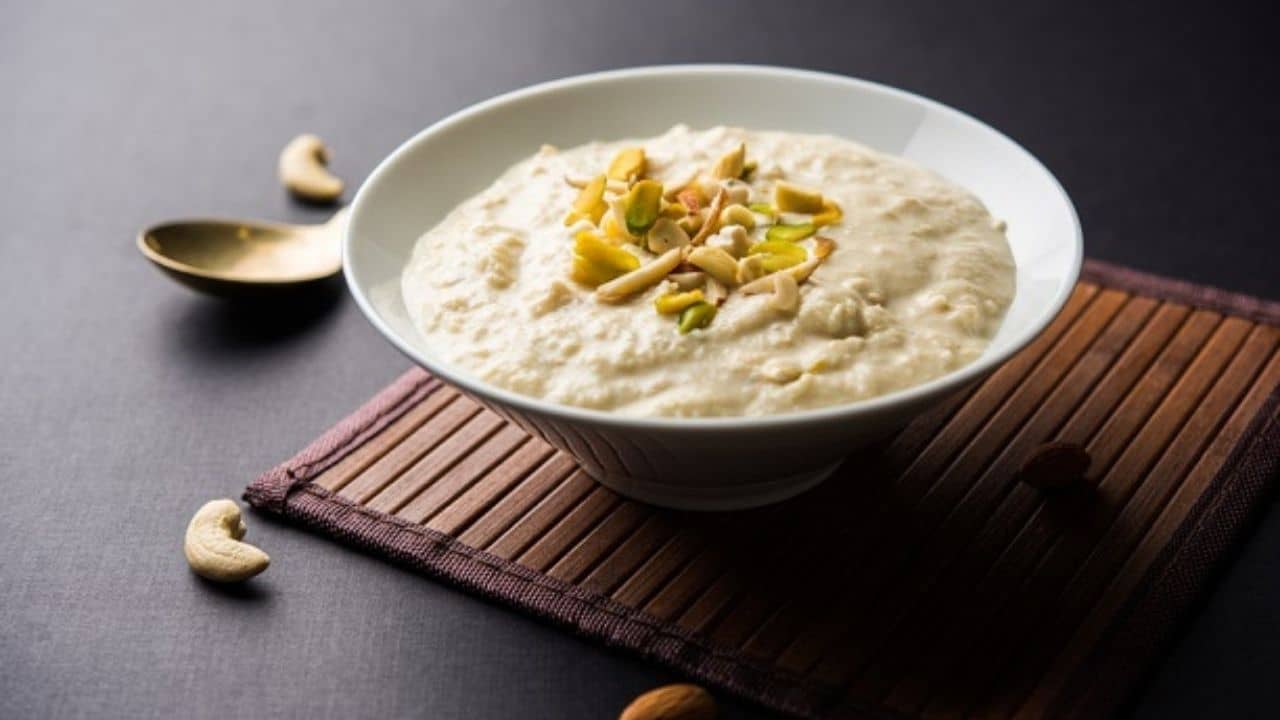 Recipe: মিষ্টিতেও চাই ট্যুইস্ট! জিভের স্বাদ বদলাতে আজই বানান গন্ধরাজ লেবুর রাবড়ি