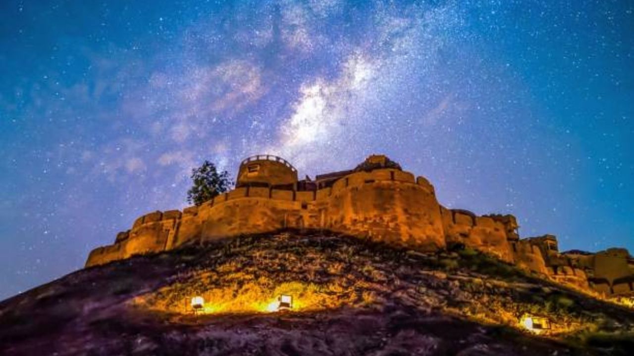 Rajasthan: Opportunity to see the night sky from the historic fort!  This time the dream will come true in the desert country