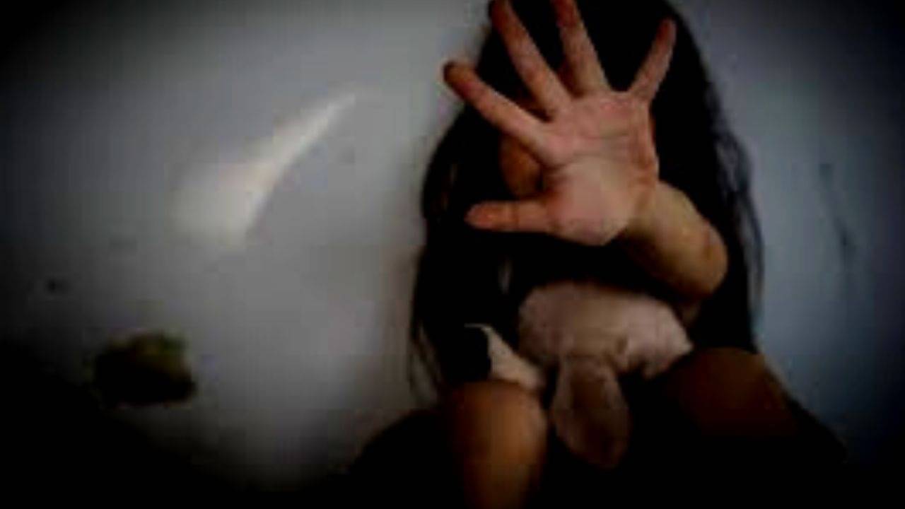 Minor Girl Physical Assault: কোল্ড ড্রিঙ্কস দেওয়ার নাম করে দোকানের ভিতর ডেকেছিল ১২ বছরের দাদা, শিশুকন্যার পরিণতিতে স্তম্ভিত প্রতিবেশীরাও