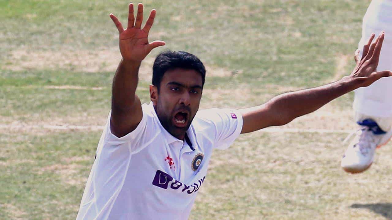 Ravichandran Ashwin: 'অলটাইম গ্রেট অশ্বিন' কেন বেঞ্চে বসতেন? অবাক রোহিতও Ravichandran Ashwin: 'অলটাইম গ্রেট অশ্বিন' কেন বেঞ্চে বসতেন? অবাক রোহিতও