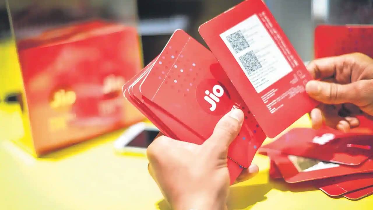 Reliance Jio New Plans: এক বছর রোজ ২জিবি ও ২.৫ জিবি করে ডেটা, ২,৮৭৮ টাকা ও ২,৯৯৮ টাকার দুটি রিচার্জ প্ল্যান নিয়ে এল রিলায়েন্স জিও