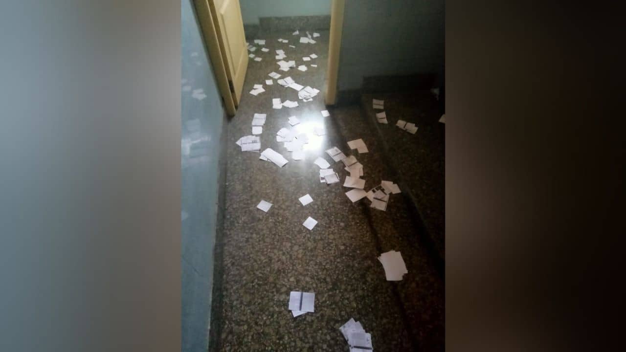 Cheating in MBBS Exam: এসএসকেএমে ডাক্তারি পরীক্ষায় টুকলির ছড়াছড়ি! এ ভাবে পাশ করেই কি রোগী দেখবেন হবু চিকিৎসকরা?