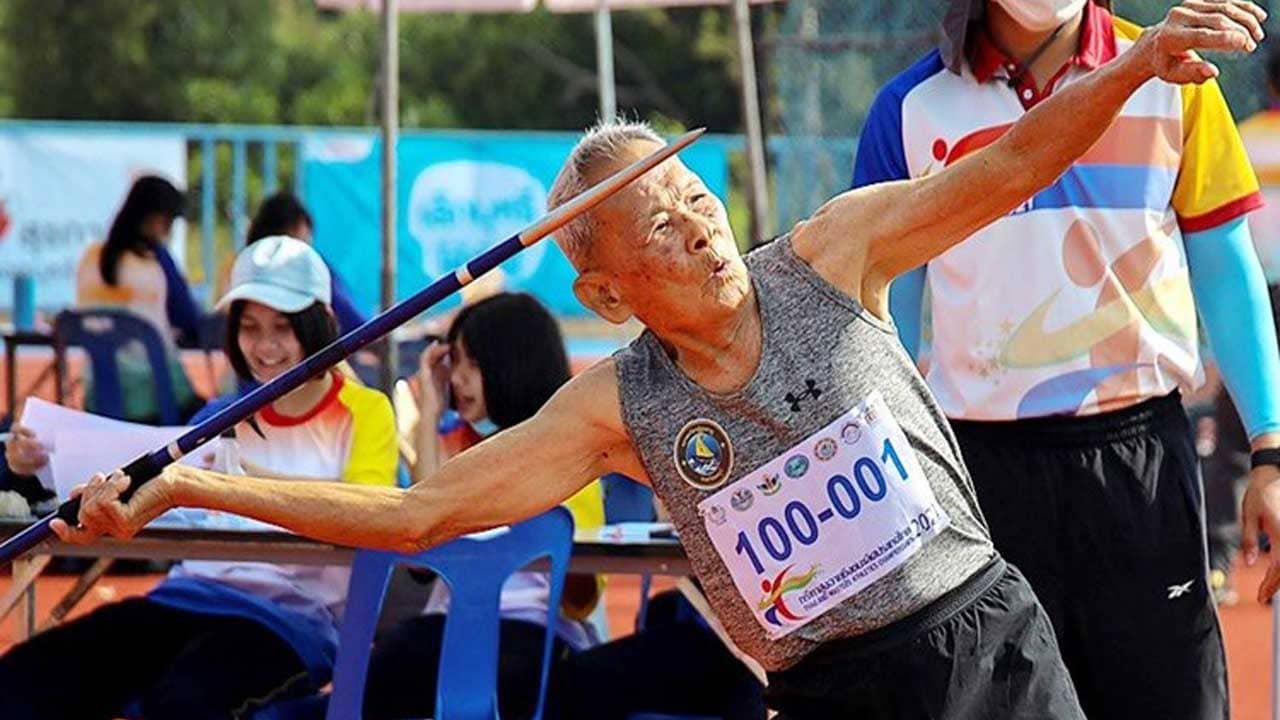 Viral Video: ২৭ সেকেন্ডে ১০০ মিটার দৌড়ে রেকর্ড গড়েছেন ১০২ বছরের প্রবীণ দৌড়বীর!