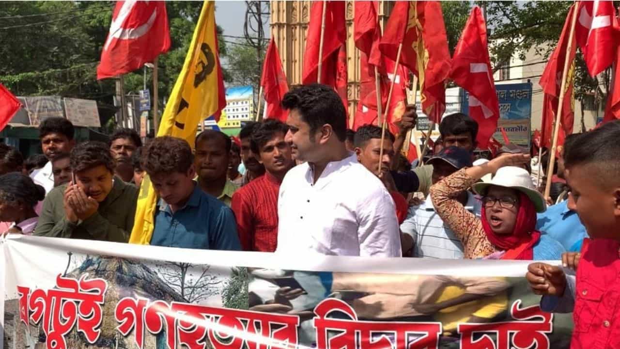 Bagtui Massacre: রামপুরহাট হাসপাতালে চুক্তিভিত্তিক কর্মী সেজে কাদের আনাগোনা? কীসের ইঙ্গিত দিলেন শতরূপ? Bagtui Massacre: রামপুরহাট হাসপাতালে চুক্তিভিত্তিক কর্মী সেজে কাদের আনাগোনা? কীসের ইঙ্গিত দিলেন শতরূপ?