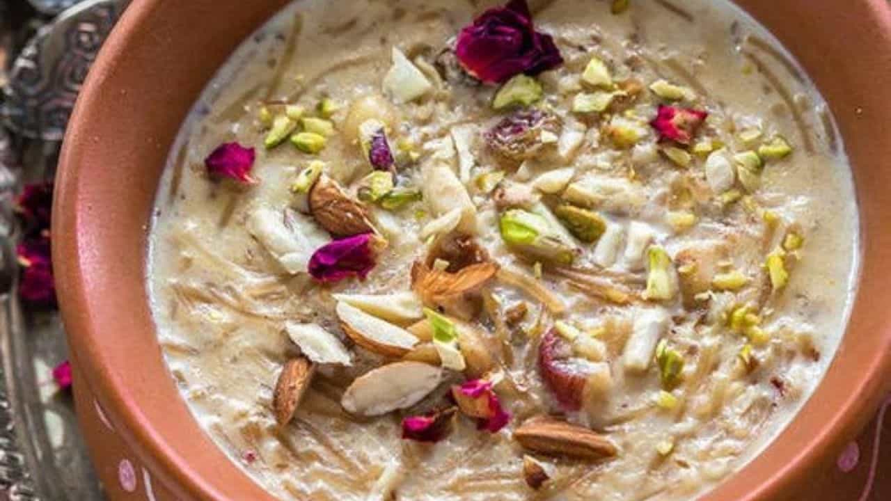 Ramdan Special Recipe: রমজান মাসে মন খুশি করতে বাড়িতেই বানান শির খুরমা! রইল তার রেসিপি Ramdan Special Recipe: রমজান মাসে মন খুশি করতে বাড়িতেই বানান শির খুরমা! রইল তার রেসিপি