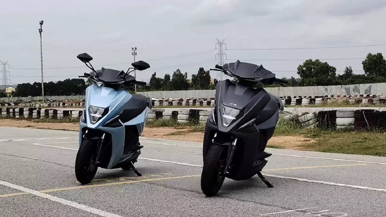 Simple One Electric Scooter: অতিরিক্ত ব্যাটারি প্যাকের নতুন সিম্পল ওয়ান ই-স্কুটার লঞ্চ হল, বুকিং মাত্র ১,৯৪৭ টাকায়, রেঞ্জ ৩০০ কিমি