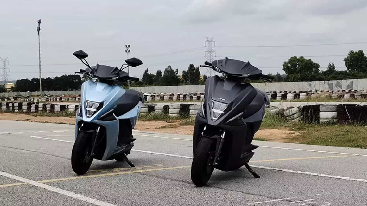 Simple One Electric Scooter: অতিরিক্ত ব্যাটারি প্যাকের নতুন সিম্পল ওয়ান ই-স্কুটার লঞ্চ হল, বুকিং মাত্র ১,৯৪৭ টাকায়, রেঞ্জ ৩০০ কিমি Simple One Electric Scooter: অতিরিক্ত ব্যাটারি প্যাকের নতুন সিম্পল ওয়ান ই-স্কুটার লঞ্চ হল, বুকিং মাত্র ১,৯৪৭ টাকায়, রেঞ্জ ৩০০ কিমি