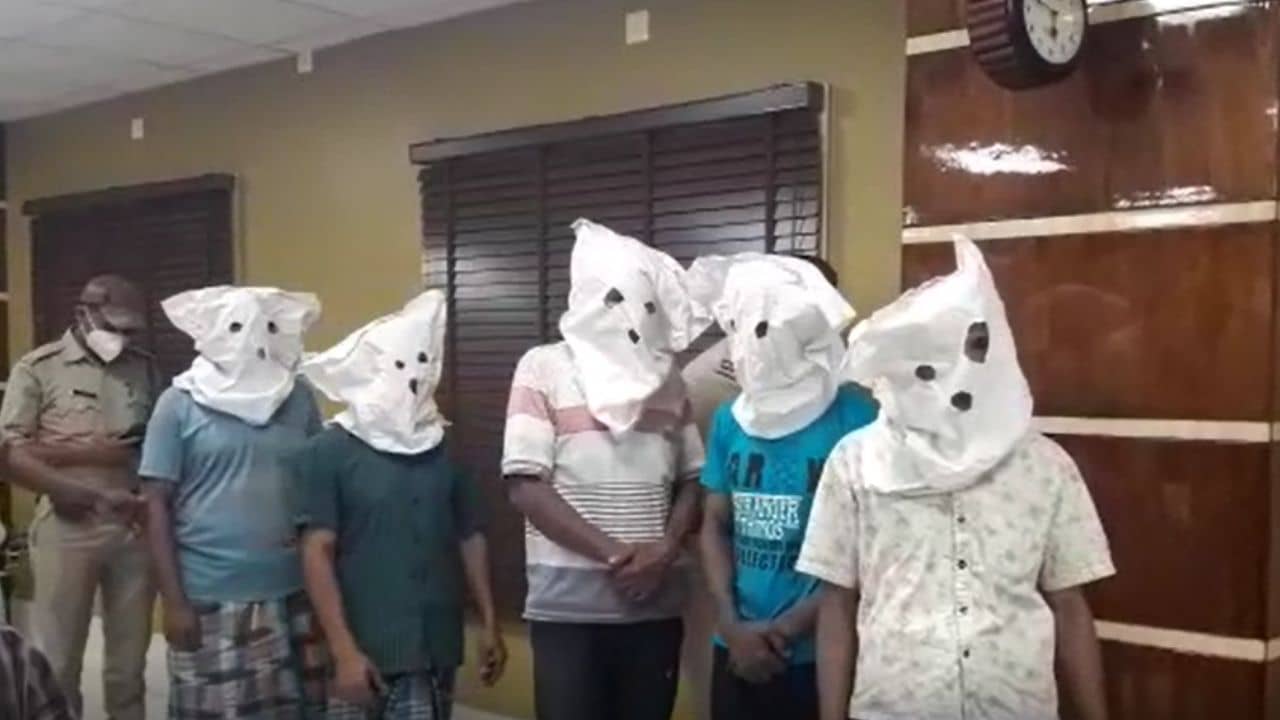 Sonarpur Women Trafficking: আমাকে বাঁচান সাহায্যের আর্তি নাবালিকার, জমাদারের আসল রূপ দেখে তাজ্জব খোদ পুলিশ