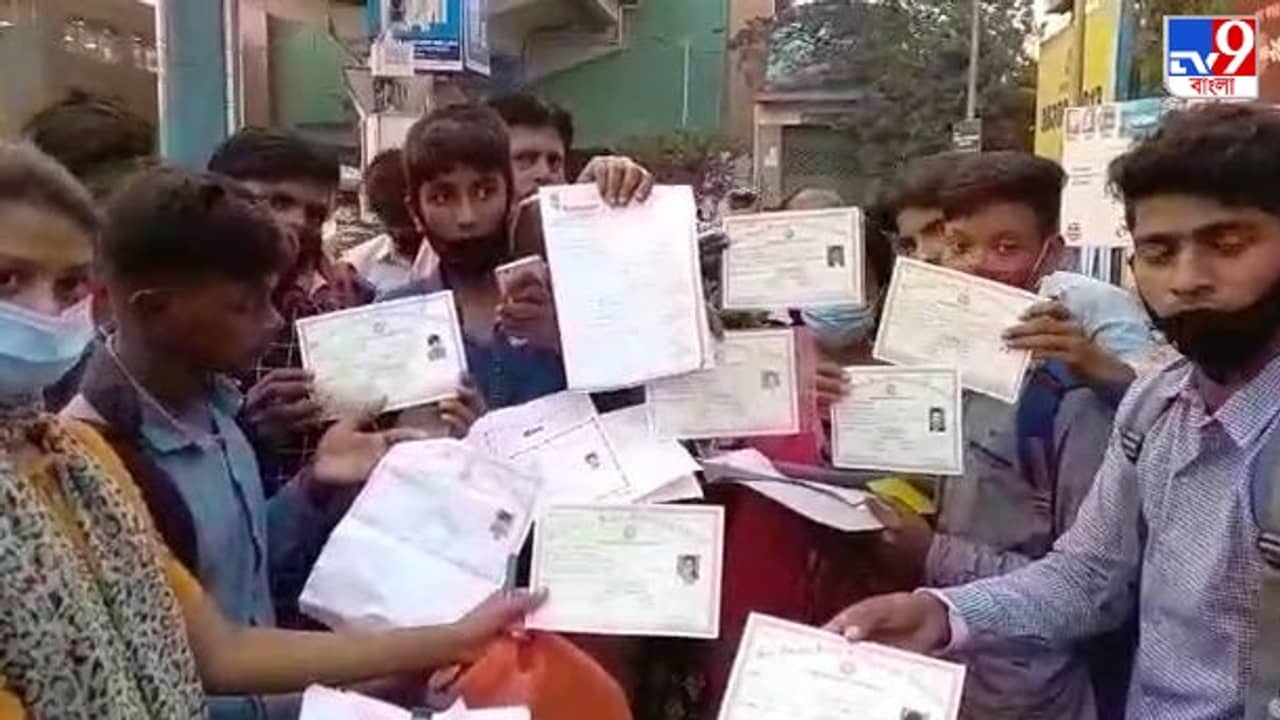 Students Harassed At WBBSE Office : হেনস্থার মুখে মাধ্যমিক শিক্ষার্থীরা, করুণ আর্জি, অ্যাডমিট কার্ড দিন, পরীক্ষা দেব