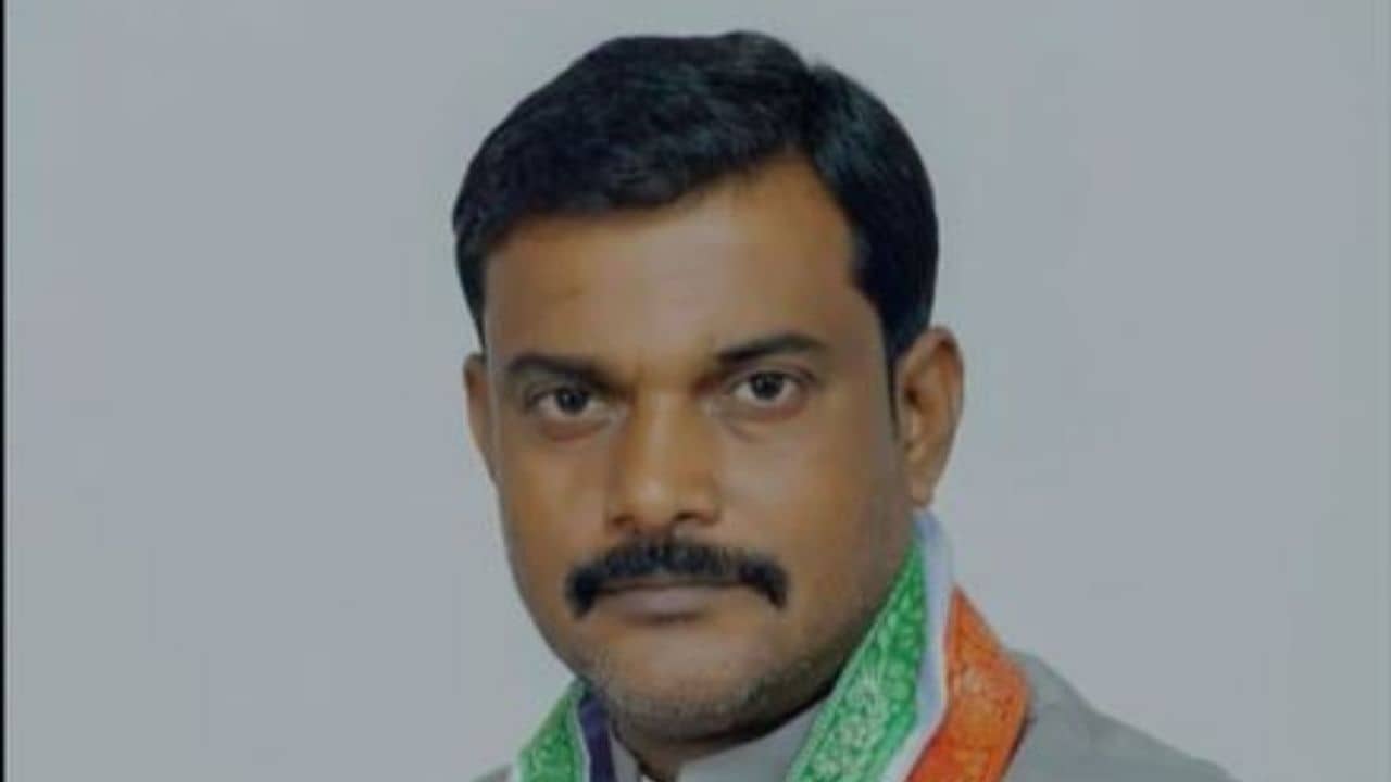 Purba Bardhaman: ছাত্রীকে আত্মহত্যার প্ররোচনার অভিযোগ, বিরোধীদের ভয়ে লুকিয়ে শপথ তৃণমূল কাউন্সিলরের