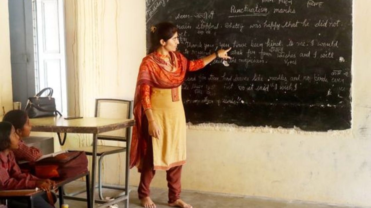 West Bengal Teacher Jobs: এই স্কুলে শিক্ষক পদে নিয়োগের বিজ্ঞপ্তি প্রকাশিত, এখনই আবেদন না করলে হাতছাড়া হবে সুযোগ!