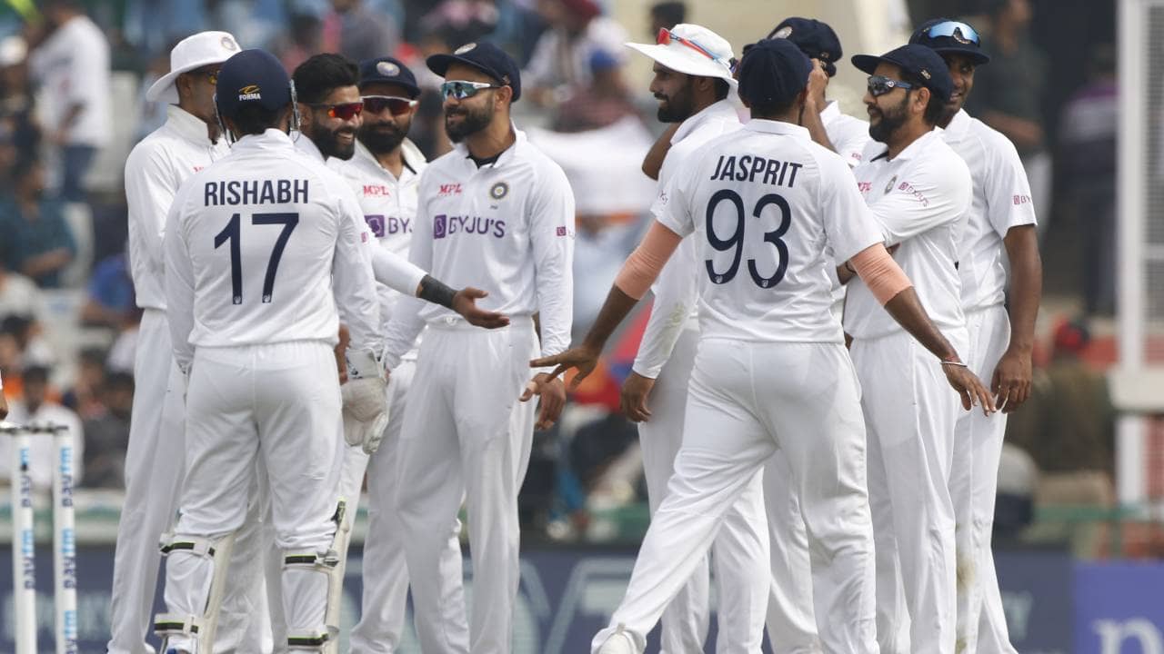 Indian Cricket: বিরাট-রোহিতদের জার্সির সামনে এ বার থাকছে কে?
