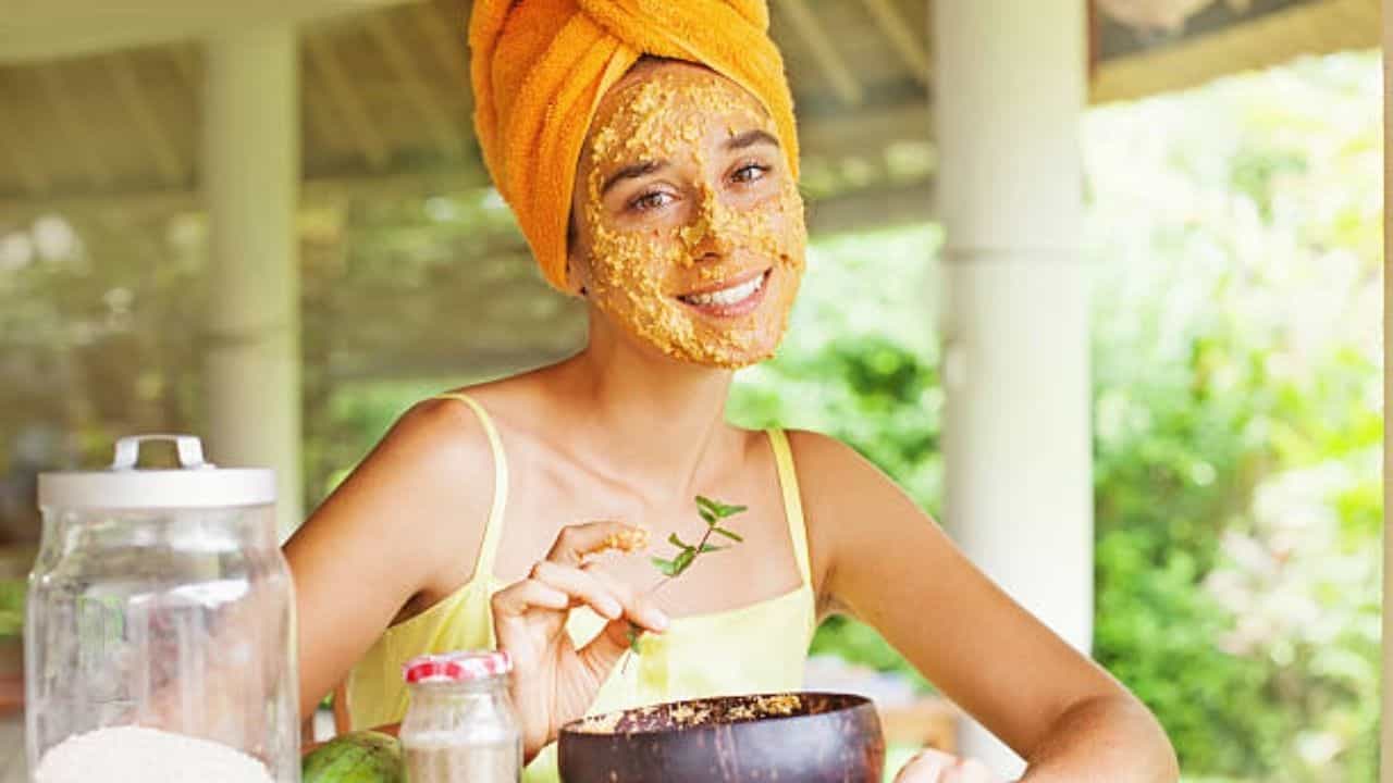 Homemade Facial: রোদে ট্যান পড়ে গিয়েছে? দু' চামচ বেসন দিয়ে সেরে ফেলুন রূপচর্চা Homemade Facial: রোদে ট্যান পড়ে গিয়েছে? দু' চামচ বেসন দিয়ে সেরে ফেলুন রূপচর্চা