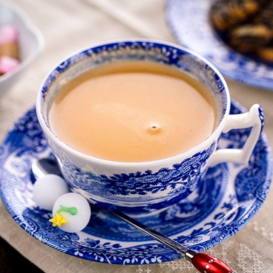 দিনের শুরুতেই চাই কড়া করে গরম ধোঁয়া ওঠা চা। দেশএর অধিকাংশই প্যাকেটজাত চা খেতে অভ্যস্ত। তবে বর্তমানে এই চায়ের পাতার সঙ্গে মেশানো হচ্ছে কৃত্রিম রঙ। যাতে চায়ের রঙ বেশ গাঢ় হয়। 