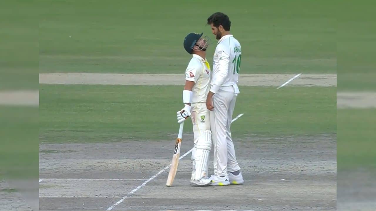 PAK vs AUS: ওয়ার্নারের দিকে তেড়েফুড়ে এলেন শাহিন আফ্রিদি, মুহূর্তে ভাইরাল ভিডিও