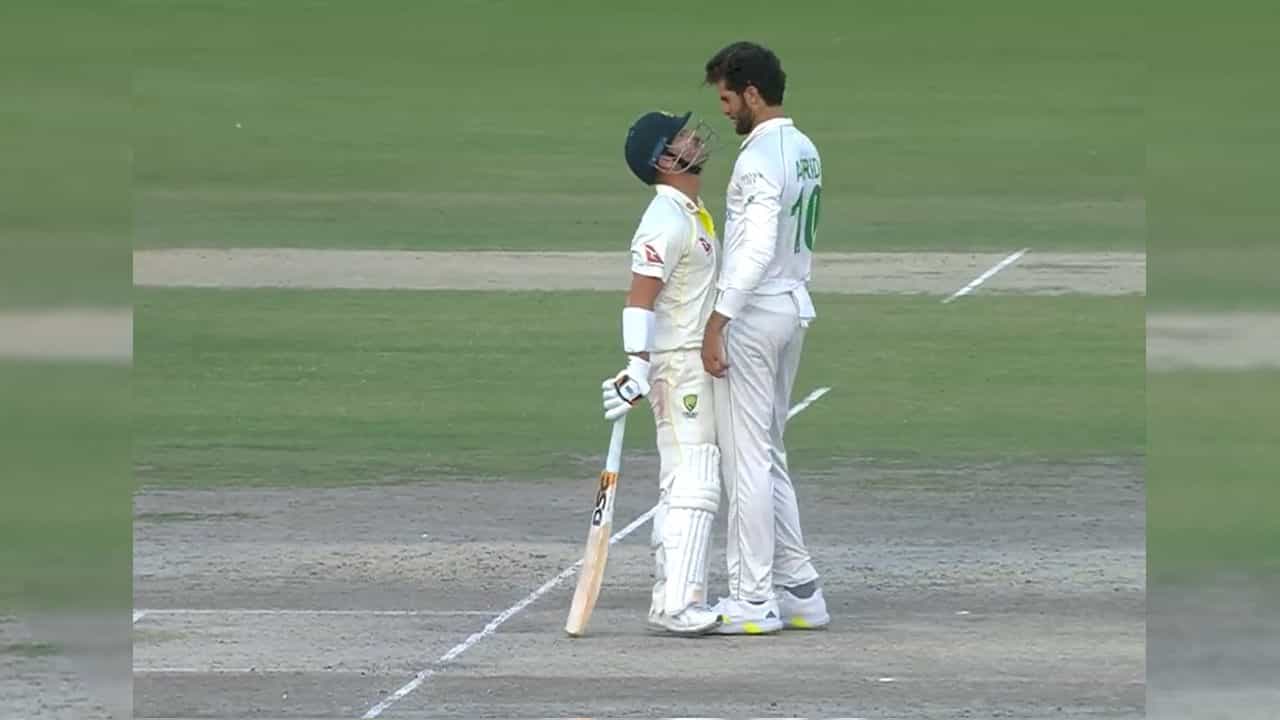 PAK vs AUS: ওয়ার্নারের দিকে তেড়েফুড়ে এলেন শাহিন আফ্রিদি, মুহূর্তে ভাইরাল ভিডিও PAK vs AUS: ওয়ার্নারের দিকে তেড়েফুড়ে এলেন শাহিন আফ্রিদি, মুহূর্তে ভাইরাল ভিডিও