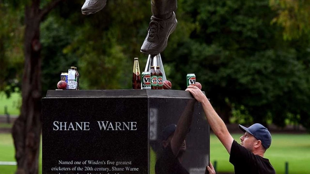 Shane Warne: বিয়ার, সিগারেটে শেষ শ্রদ্ধা ওয়ার্নিকে