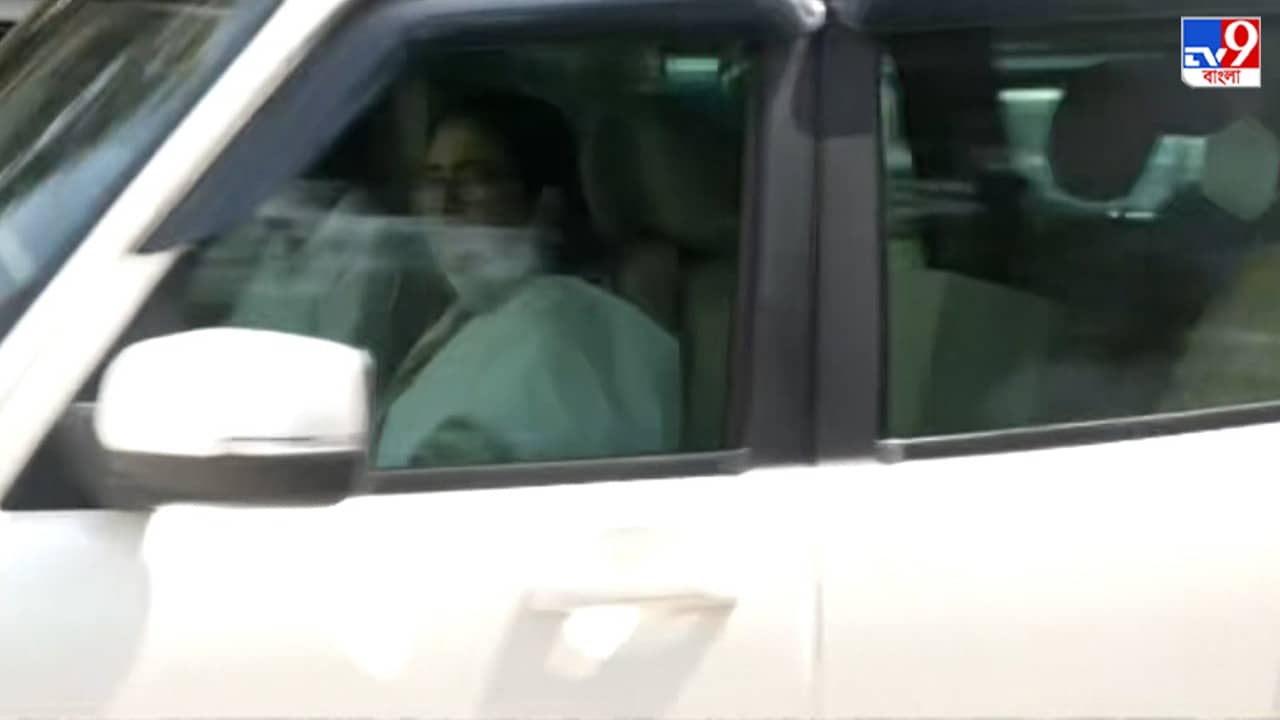 Mamata Banerjee: ফের নজিরবিহীন ঘটনা, রাজ্যপালের জন্য বরাদ্দ গেট দিয়ে প্রবেশ মুখ্যমন্ত্রীর