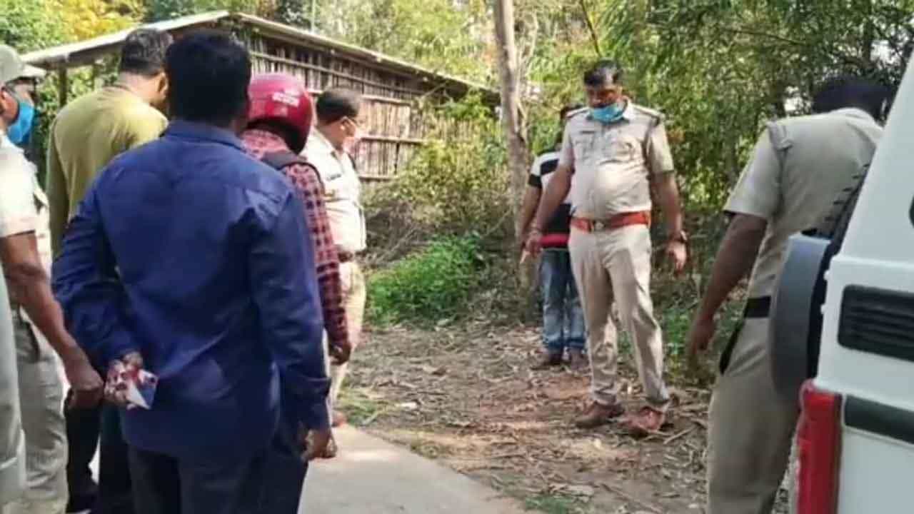 Asansol Santching: টাকা ভর্তি ব্যাগ লুঠের চেষ্টা, ব্যাঙ্ক কর্মীকে রাস্তায় ফেলে এলোপাথাড়ির কোপ! Asansol Santching: টাকা ভর্তি ব্যাগ লুঠের চেষ্টা, ব্যাঙ্ক কর্মীকে রাস্তায় ফেলে এলোপাথাড়ির কোপ!