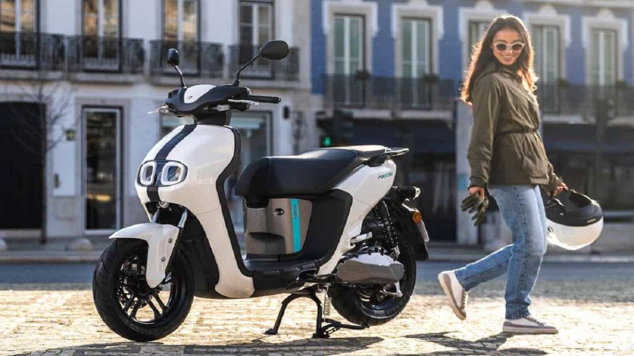 Yamaha Neo: রিমুভেবল ব্যাটারির দুর্দান্ত ইলেকট্রিক স্কুটার ইয়ামাহা নিও লঞ্চ হয়ে গেল, দাম ও ফিচার্স সম্পর্কে জেনে নিন