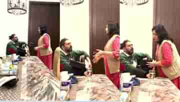 Viral Video: মায়ের সঙ্গে ঠাট্টা যুবরাজের, নেটপাড়ায় খুব হাসাহাসি!