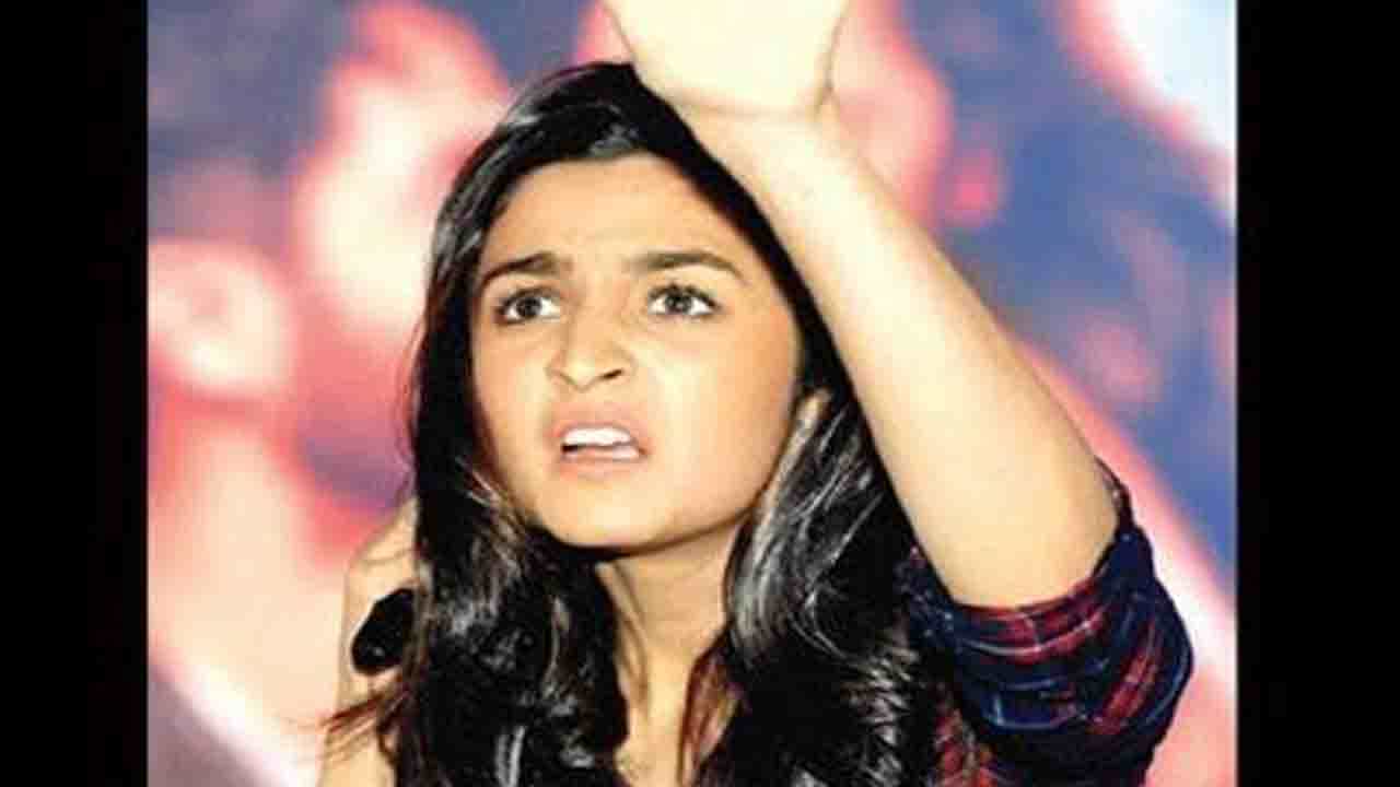 Alia Bhatt-RRR: 'আরআরআর' পোস্ট মোছা, রাজামৌলিকে আন-ফলো নিয়ে তুমুল নিন্দা, এবার মুখ খুললেন স্বয়ং আলিয়া Alia Bhatt-RRR: 'আরআরআর' পোস্ট মোছা, রাজামৌলিকে আন-ফলো নিয়ে তুমুল নিন্দা, এবার মুখ খুললেন স্বয়ং আলিয়া