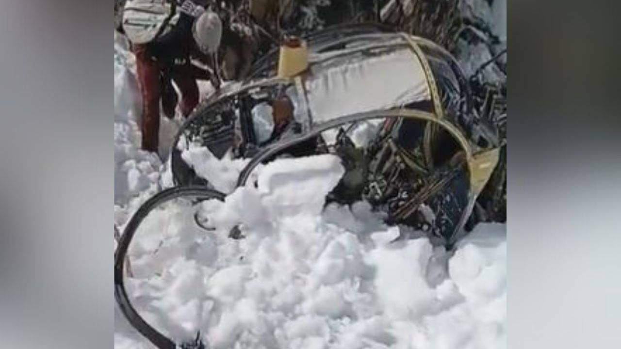 Army Chopper Crash: টেনে-হিচড়ে বের করা হয়েছিল বরফের স্তূপ থেকে, শেষরক্ষা হল না তবুও! সেনা কপ্টার দুর্ঘটনায় মৃত্যু পাইলটের
