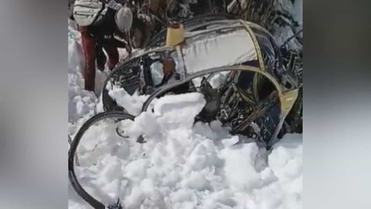Army Chopper Crash: টেনে-হিচড়ে বের করা হয়েছিল বরফের স্তূপ থেকে, শেষরক্ষা হল না তবুও! সেনা কপ্টার দুর্ঘটনায় মৃত্যু পাইলটের