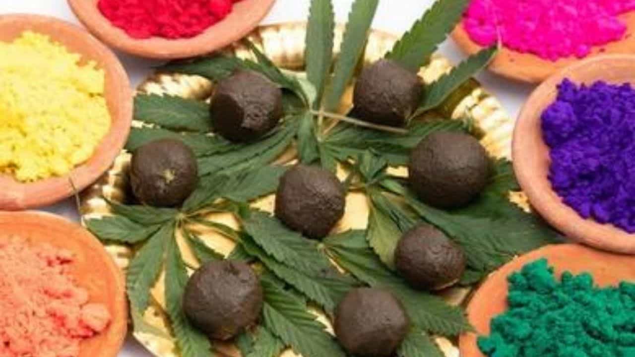Holi 2022: রঙের উত্সবে ভাঙ খাওয়া এদেশের ঐতিহ্য! নেশার জন্য নয়, ভাঙ খান স্বাস্থ্যের কথা ভেবে Holi 2022: রঙের উত্সবে ভাঙ খাওয়া এদেশের ঐতিহ্য! নেশার জন্য নয়, ভাঙ খান স্বাস্থ্যের কথা ভেবে