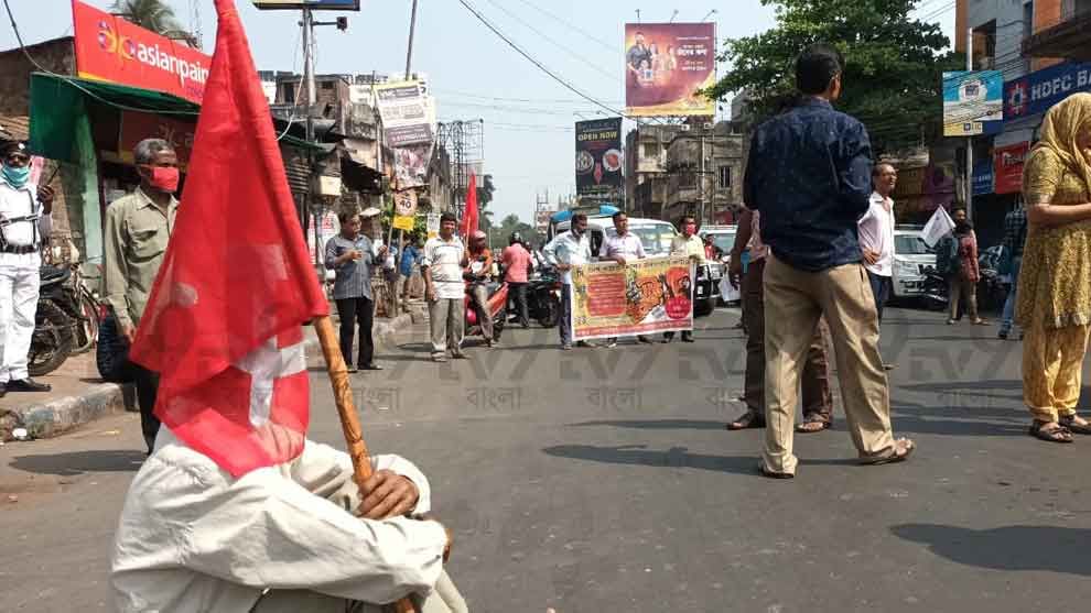 All India Strike LIVE: কোচবিহারে ধর্মঘটীদের উপর 'লাঠিচার্জ' পুলিশের, বামেদের বনধে জেলায় জেলায় ভোগান্তি