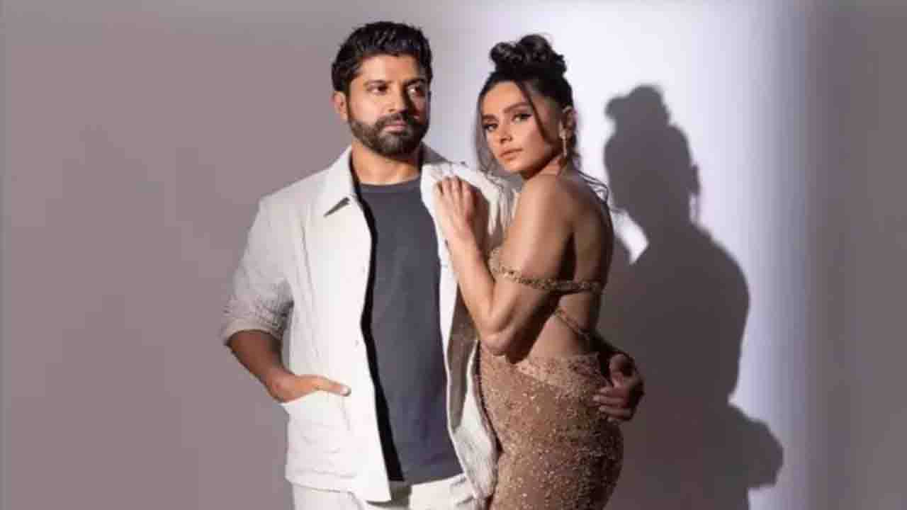 Farhan Akhtar-Shibani Dandekar: আমি প্রেগন্যান্ট নই... উন্মুক্ত পেটের ছবি দেখিয়ে বোঝাতে হল ফারহানের দুলহানকে