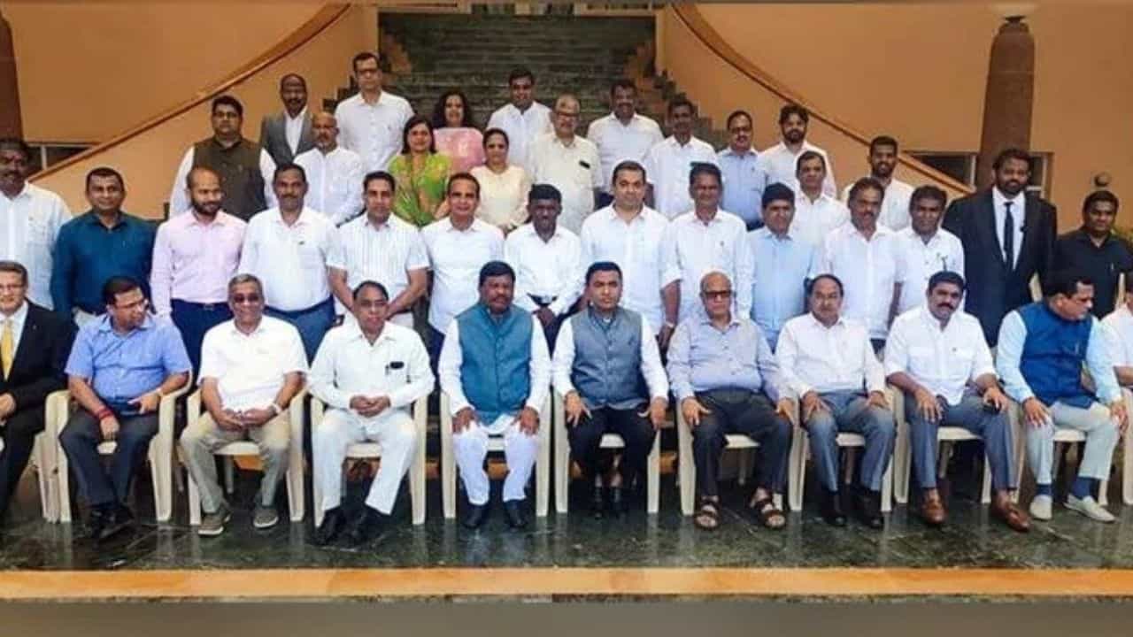Goa's Next CM: সকালেই আসছেন কেন্দ্রীয় নেতৃত্বরা, বিকেলের বৈঠকেই চূড়ান্ত হবে গোয়ার নতুন মুখ্যমন্ত্রীর নাম Goa's Next CM: সকালেই আসছেন কেন্দ্রীয় নেতৃত্বরা, বিকেলের বৈঠকেই চূড়ান্ত হবে গোয়ার নতুন মুখ্যমন্ত্রীর নাম