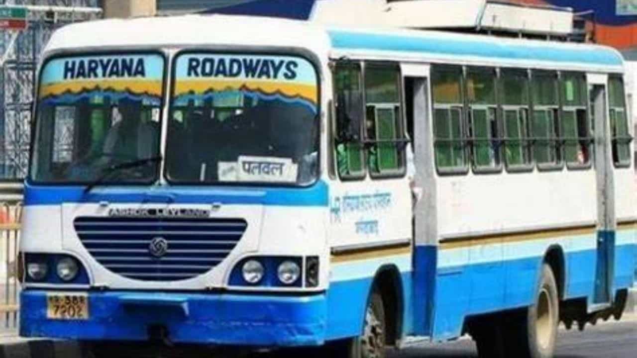 Haryana Bus Driver Harassed: অপমানে মাথা হেঁট, চোখে জল! বনধে সামিল না হওয়ায় এমনভাবে স্বাগত জানাল সহকর্মীরা... Haryana Bus Driver Harassed: অপমানে মাথা হেঁট, চোখে জল! বনধে সামিল না হওয়ায় এমনভাবে স্বাগত জানাল সহকর্মীরা...