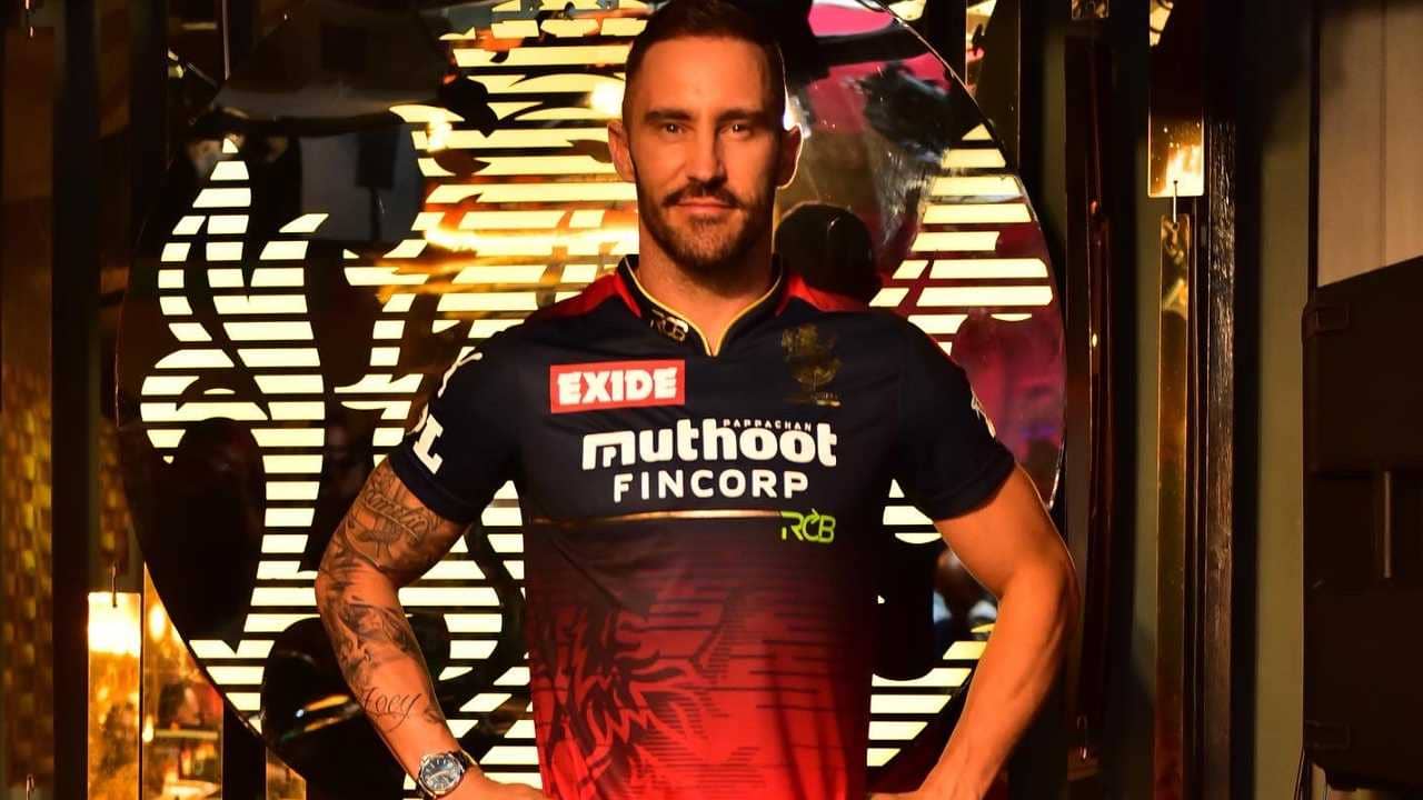 IPL 2022: ধোনির নেতৃত্বে খেলে নিজেকে লাকি মনে করছেন বিরাটের অধিনায়ক