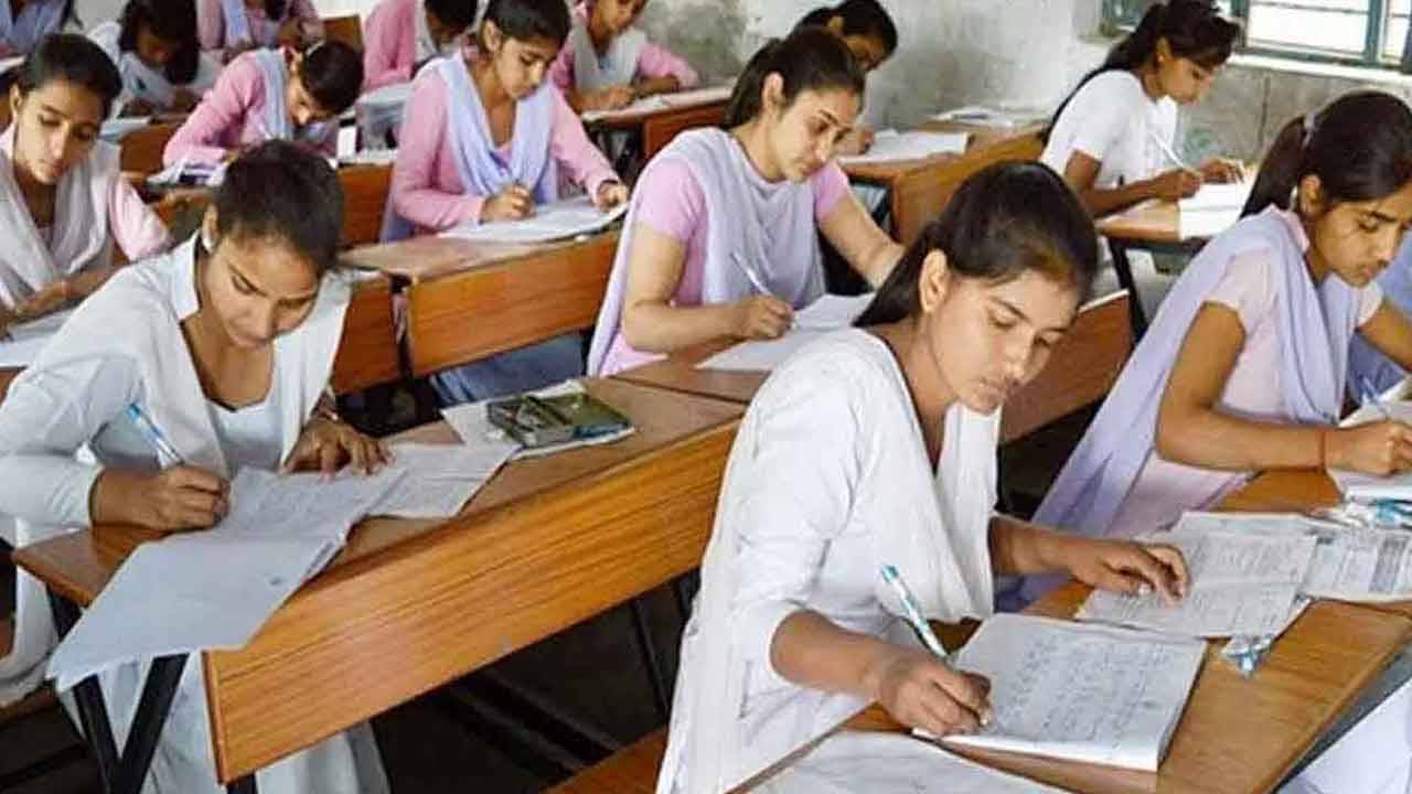 HS Examination 2022: উচ্চমাধ্যমিকের খাতায় যা লিখলে বাতিল হয়ে যাবে পরীক্ষা, জানিয়ে দিল সংসদ