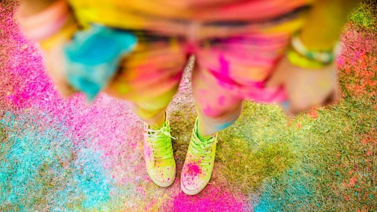 Holi 2022: দোলের জেদি রঙ তুলতে নাজেহাল! ভাল জামা থেকে চটজলদি রঙ তুলবেন কীভাবে? Holi 2022: দোলের জেদি রঙ তুলতে নাজেহাল! ভাল জামা থেকে চটজলদি রঙ তুলবেন কীভাবে?
