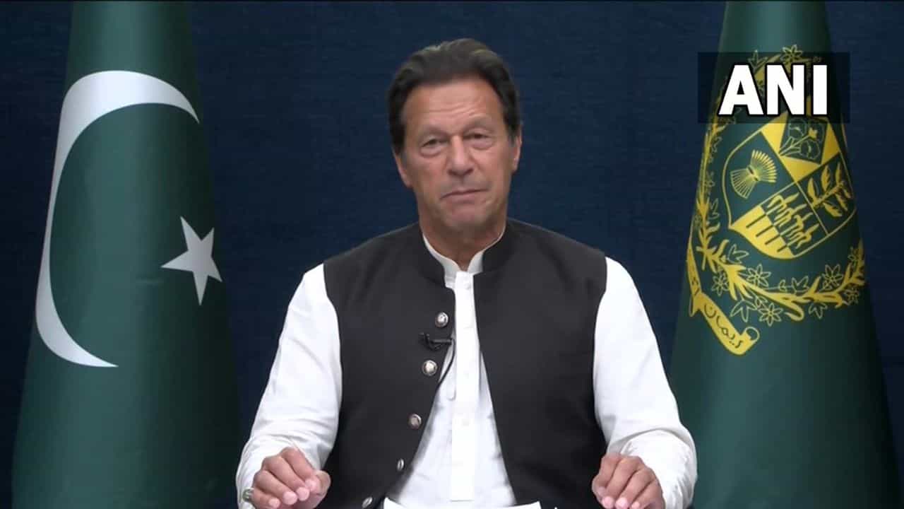 Imran Khan: সুপ্রিম কোর্টের সিদ্ধান্তে সুবিধাজনক অবস্থানে ইমরান খান, অনাস্থা ভোট নিয়ে শুনানি স্থগিত Imran Khan: সুপ্রিম কোর্টের সিদ্ধান্তে সুবিধাজনক অবস্থানে ইমরান খান, অনাস্থা ভোট নিয়ে শুনানি স্থগিত