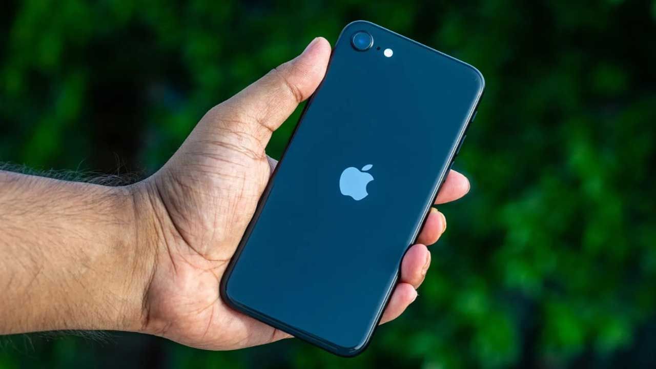 iPhone SE (2020): ১৫ হাজার টাকায় আইফোন! ফ্লিপকার্টে আইফোন এসই ২০২০, ৬৪ জিবি পাওয়া যাচ্ছে এতই কম দামে