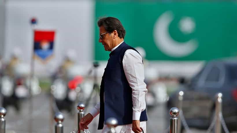 Imran Khan: অপেক্ষা করলেন না ভোটের ফলের, মধ্যরাতেই তল্পিতল্পা গুটিয়ে কোথায় গেলেন ইমরান?