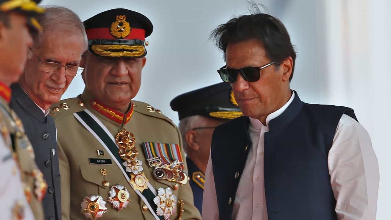 Imran Khan: 'যাই-ই হয়ে যাক, পদ ছাড়ব না', অনাস্থা প্রস্তাবের আগেই চরম হুঁশিয়ারি ইমরানের Imran Khan: 'যাই-ই হয়ে যাক, পদ ছাড়ব না', অনাস্থা প্রস্তাবের আগেই চরম হুঁশিয়ারি ইমরানের