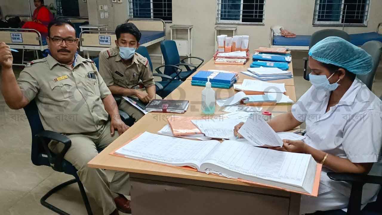 Jalpaiguri Crime: মামার সঙ্গে কথা কাটাকাটি, হঠাৎই লোহার রড নিয়ে রক্তাক্ত কাণ্ড ঘটালেন যুবক Jalpaiguri Crime: মামার সঙ্গে কথা কাটাকাটি, হঠাৎই লোহার রড নিয়ে রক্তাক্ত কাণ্ড ঘটালেন যুবক