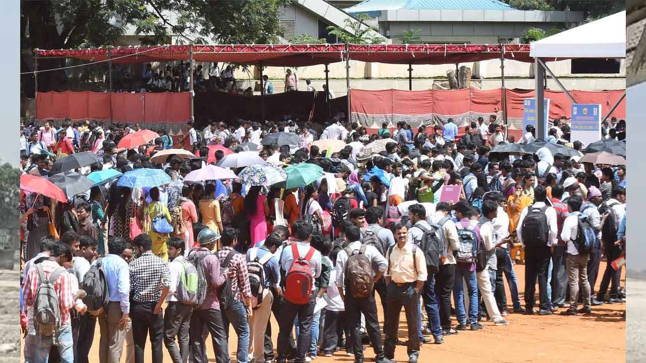 West Bengal Group C Jobs: বাংলায় চাকরিপ্রার্থীদের জন্য বড় সুযোগ, হতে চলেছে গ্রুপ সি কর্মী নিয়োগ